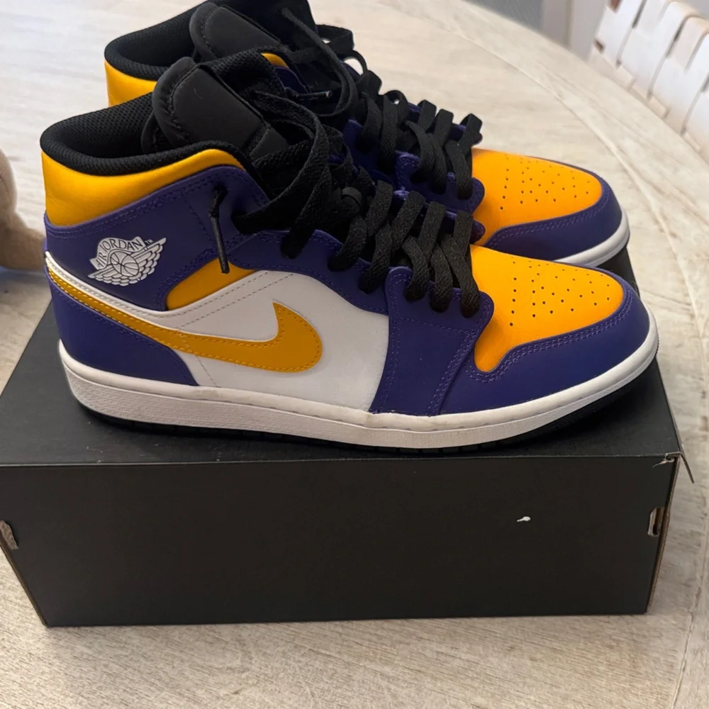 Air Jordan 1 Mid - Black, Purple & Gold - Picture 2 of 10
